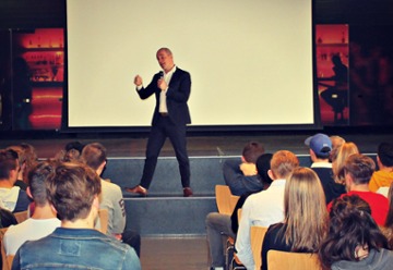 Diederik Samsom inspireert leerlingen Diederik Samsom inspireert leerlingen