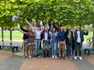 Minister Wiersma bezoekt het DevelsteinCollege op de dag van de examenuitslag Minister Wiersma bezoekt het DevelsteinCollege op de dag van de examenuitslag